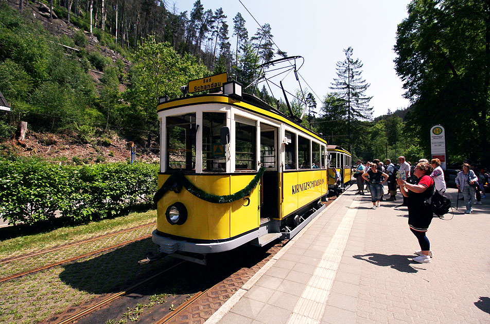 Der Traditionswagen 5 der Kirnitzschtalbahn am Lichtenhainer Wasserfall