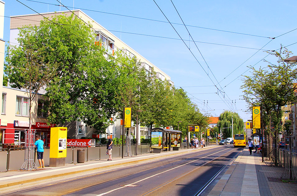 Die Haltestelle Zwinglistraße der Straßenbahn in Dresden in Dresden-Gruna