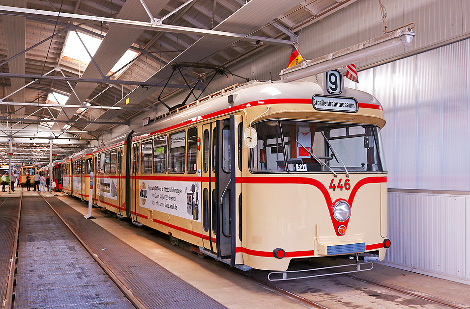 Der Wagen 446 mit dem Beiwagen 1458 im Bremer Straßenbahnmuseum Sebaldsbrück vom Typ GT4c