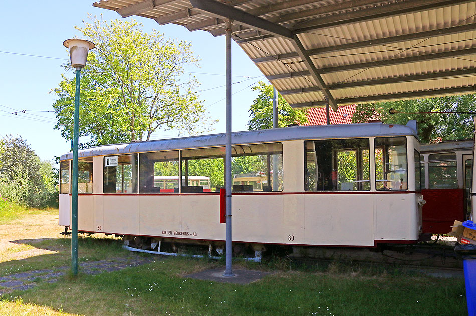 Der Beiwagen 80 der Kieler Straßenbahn - vormals von der Straßenbahn in Lübeck