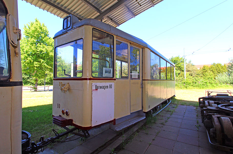 Der Beiwagen 80 der Kieler Straßenbahn - vormals von der Straßenbahn in Lübeck