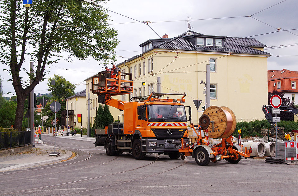 Bauarbeiten bei der Straßenbahn in Dresden an der Haltestelle Ludwig-Hartmann-Straße