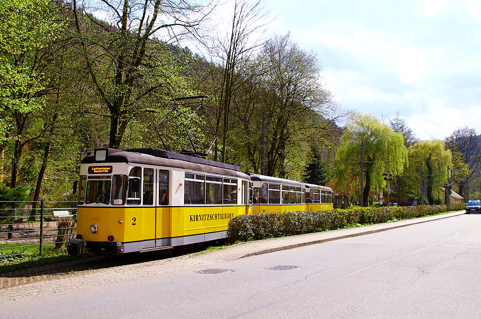 Die Kirnitzschtalbahn in Bad Schandau an der Haltestelle Kurpark