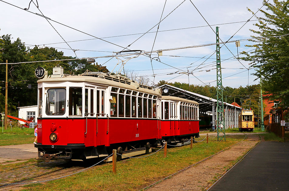 Ein Wiener Straßenbahnwagen vom Typ L1 im Straßenbahn-Museum Wehmingen bei Hannover