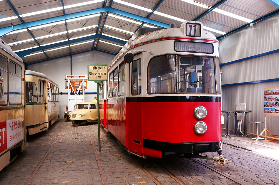 Haltestelle Rethen Galgenbergweg - Der ex Üstra 711 - Rote 11 - im Straßenbahnmuseum Wehmingen