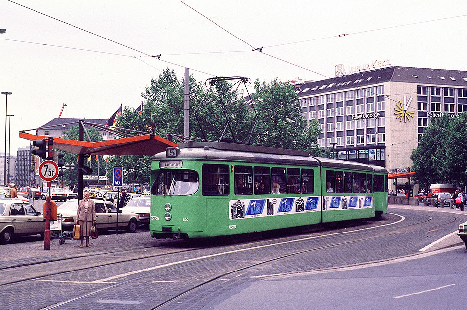 Der Üstra 520 an der Haltestelle Hauptbahnhof in Hannover