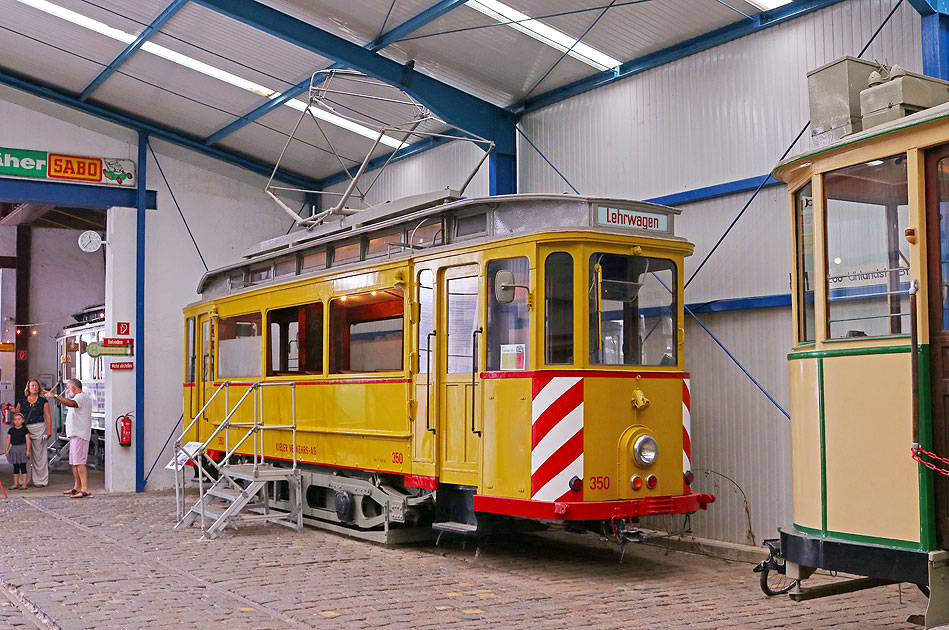 Der Lehrwagen der Kieler Stra&szlig;enbahn in Wehmingen