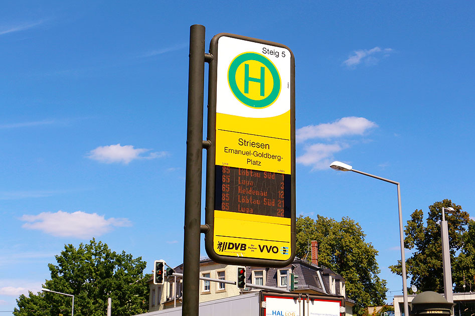 Ein Haltestellenschild der Haltestelle Emanuel-Goldberg-Platz in Dresden