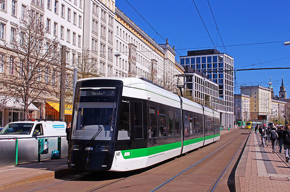 Die Stra&szlig;enbahn in Madeburg - ein NGT 10 D vom Typ Flexitiy von Alstom