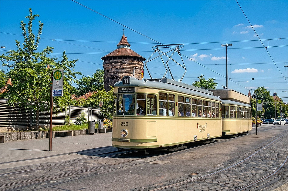 Die Stra&szlig;enbahn in N&uuml;rnberg - ein Gro&szlig;raumtriebwagen vom Typ T4