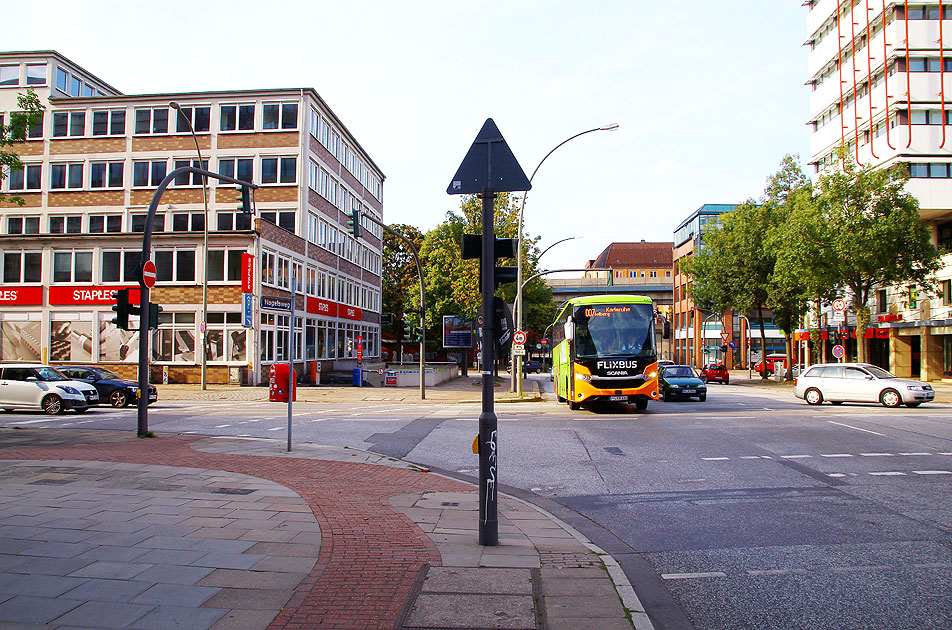 Die Hochbahnh-Haltestelle Spaldingstraße in Hamburg