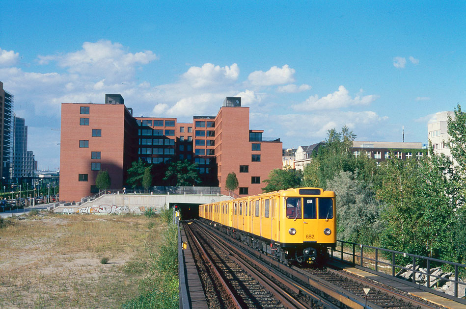 Die U-Bahn-Haltestelle Mendelssohn-Bartholdy-Platz der Berliner U-Bahn