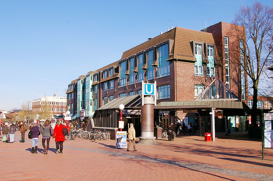 Die U-Bahn-Haltestelle Niendorf Markt in Hamburg