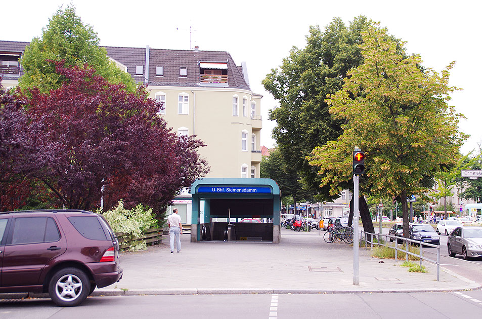 Der U-Bahn Bahnhof Siemensdamm in Berlin