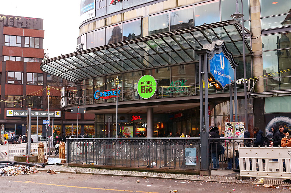 Der Bahnhof Berlin-Neukölln der U-Bahn in Berlin von der BVG