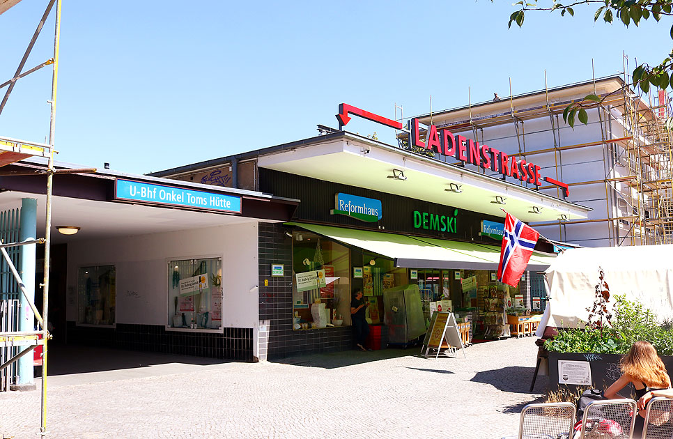 Der Bahnhof Onkel Toms Hütte der Berliner U-Bahn