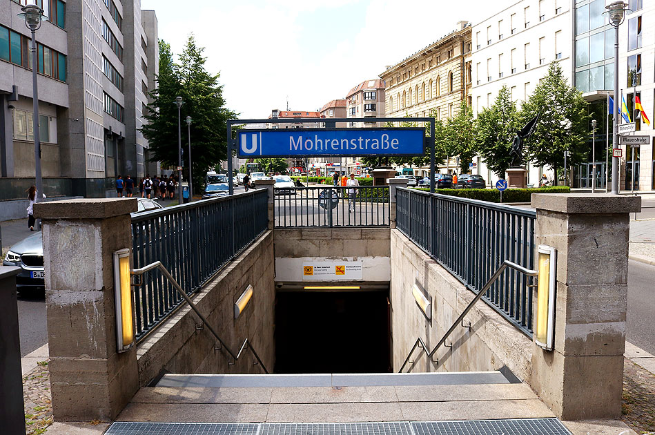 Der Bahnhof Mohrenstraße in Berlin, der Name Mohrenstraße gilt nun als rassistisch