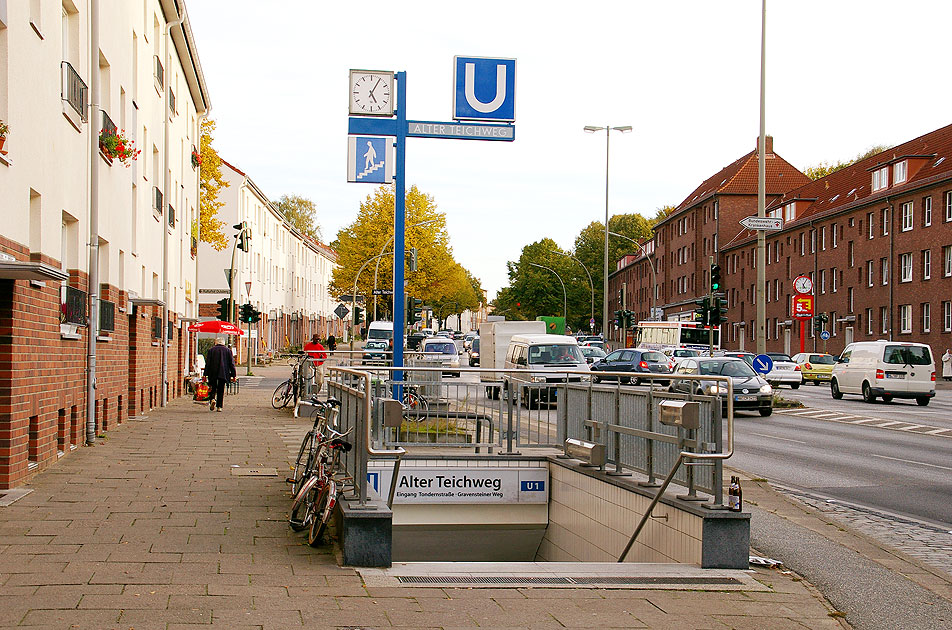 Die U-Bahn-Haltestelle Alter Teichweg in Hamburg