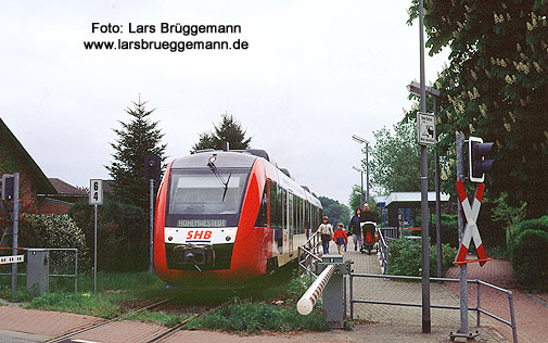 Die Schleswig-Holstein-Bahn SHB im Bahnhof Wasbek