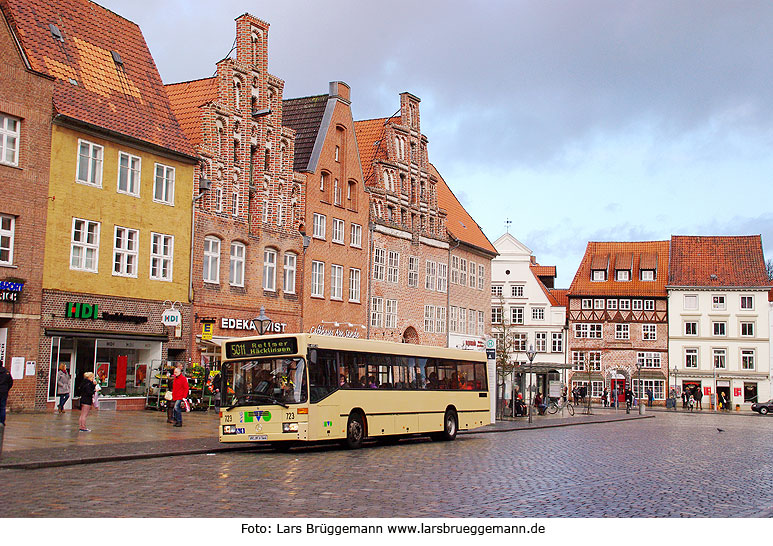 Ein KVG Bus in Lüneburg an der Haltestelle Am Sande