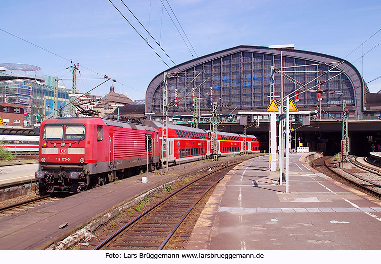 Regionalbahn Hamburg Hbf mit der Baureihe 112