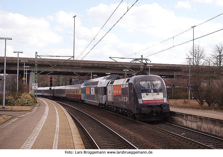 HKX Zug von Hamburg nach Köln im Bahnhof Hamburg-Harburg