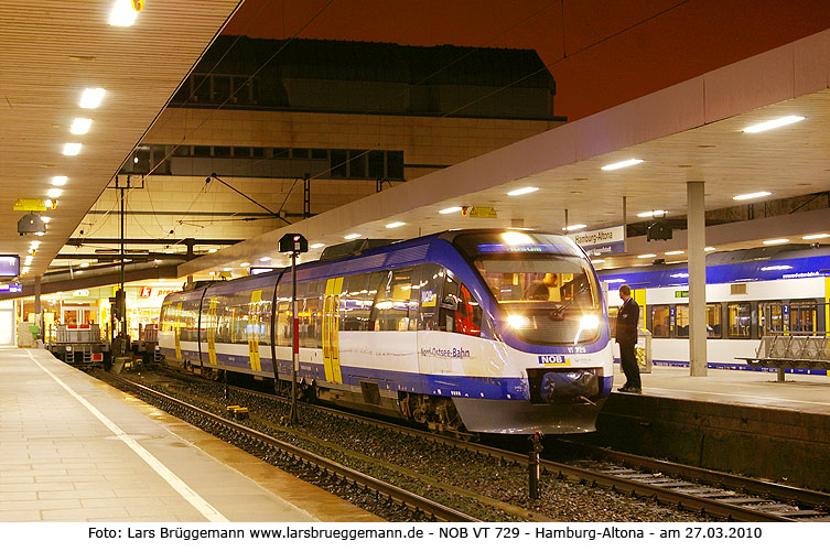 NOB Talent Triebwagen im Bahnhof Hamburg-Altona