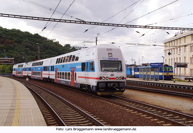 Ein City Elefant Triebwagen der CD im Bahnhof Usti nad Labem hlavni nádrazi - Aussig Hbf