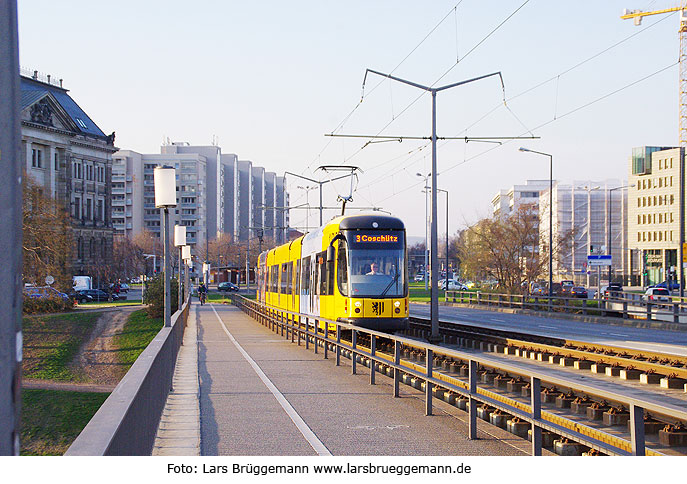 Straßenbahn in Dresden auf der Carolabrücke