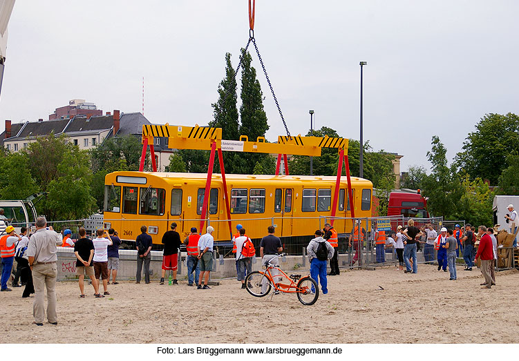 Berliner U-Bahn - Berlin Hbf einheben in den Tunnel