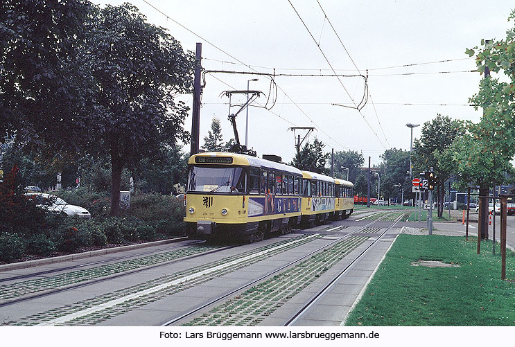 Tatra Straßenbahn in Dresden an der Haltestelle Pirnaischer Platz