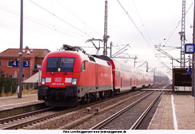 DB Baureihe 182 im Bahnhof Holthusen