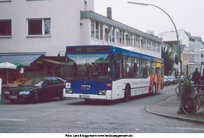 Haltestelle Friedensallee mit dem PVG 169