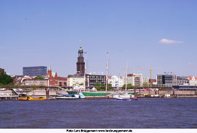 Die Landungsbrücken in Hamburg