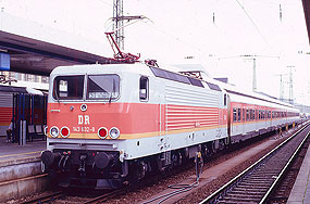 DR Baureihe 143 bei der S-Bahn in Nürnberg