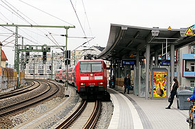 Eine Lok der Baureihe 146 im Bahnhof Dresden Bischofsplatz