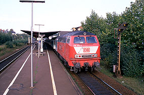 Eine Lok der Baureihe 218 in Hamburg-Rahlstedt