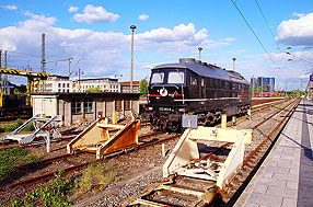 Die 232 083 vom Erfurter Bahnservice in Dresden Hbf