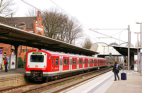 Ein 472 im Bahnhof Hamburg Hasselbrook