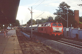 Eine Lok der Baureihe 218 im Bahnhof Reinbek