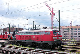 Eine Lok der Baureihe 218 in Hannover Hbf