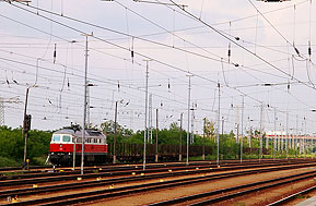 Eine Lok der Baureihe 232 im Bahnhof Senftenberg