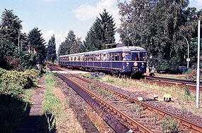 Bahnhof Hamburg-Sülldorf mit einer S-Bahn der Baureihe 470