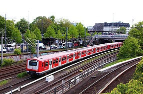Die Baureihe 472 der Hamburger S-Bahn im Bahnhof Berliner Tor