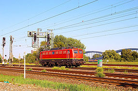 Die E-Lok 140 070-4 auf den Norderelbbrücken in Hamburg