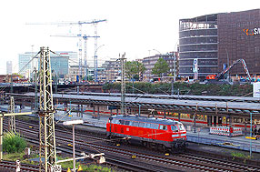 Die 218 390-3 im Hamburger Hbf