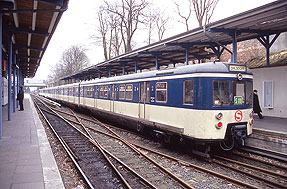 Der 471 016 in Hamburg-Blankenese