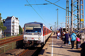 Ein 628 vom Sylt-Shuttle-Plus in Hamburg-Altona - eine Wanderdüne