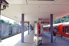 Der Bahnhof Hamburg-Rissen im Jahr 2001