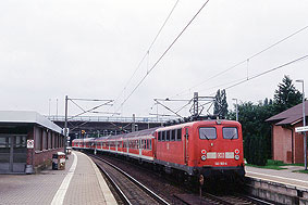 Eine Lok der Baureihe 141 im Bahnhof Hamburg-Harburg